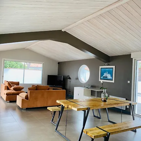 Villa Avec Piscine Et Terrain De Petanque 10 Pers *