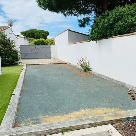 Avec Piscine Et Terrain De Petanque 10 Pers *